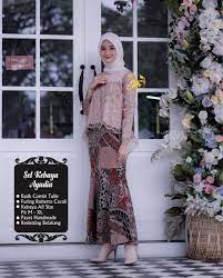 Selanjutnya model baju untuk tunangan kebaya couple dengan aksen selendang warna cream diatas juga bisa kamu jadikan. Wid Batik Baju Couple Brokat Baju Tunangan Baju Kondangan Baju Nikahan Baju Lebaran Baju Kebaya Terbaru Baju Kapel 2021 Lazada Indonesia