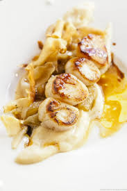 Noix De Saint Jacques Aux Topinambours Jus De Noisette Recette Recette Recettes De Cuisine Noix De Saint Jacques