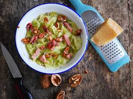 Ravioles Noix Et Lardons Recette Recette Lardon Alimentation Raviole Du Dauphine