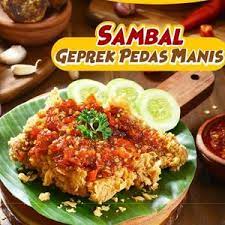 Resep sambal ayam geprek menjadi salah satu menu yang paling digemari masyarakat. Celebrity Buzz Resep Sambal Geprek Pedas Manis Resep Telur Geprek Resep Dan Cara Membuat Cumi Pedas Sederhana Dengan Rasa Istimewa