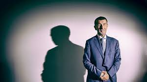 Tomio okamura převzal petici občanů za návrat dětí do škol bez podmínek. Tomio Okamura Udelal Z Andreje Babise Prijatelneho Politika Se Kterym Je Treba Se Dohodnout Hospodarske Noviny Ihned Cz