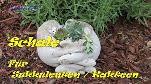 Es bietet viele gestaltungsmöglichkeiten, mit beton können kreative deko ideen ganz anders als zum beispiel mit stein kleine blumenschale aus beton selber machen. Garten Deko Aus Beton Selber Machen Pflanzschale Fur Sukkulenten Kakteen Youtube