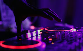 Download Wallpapers Dj 4k Night Club Dj Console Besthqwallpapers Com Music Eletronic Eletronic Dance Music Curso Para Dj