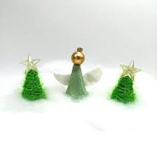 Der kranz ist ein wunderbares projekt, das gemeinsam mit kindern oder enkeln gefertigt werden kann. Engel Weihnachtsdeko Eierkarton Basteln Weihnachten Eierkarton Basteln Weihnachtsdeko Kinder Basteln