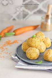 1) per realizzare queste gustose crocchette di orzo, carote e spinaci grattugia riempilo con un paio di cucchiai di composto e livella la superficie. Polpette Di Carote E Cous Cous Diversamentelatte