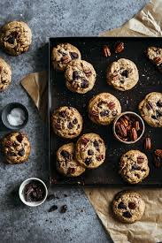 Cookies Rustiques Noix De Pecan Caramelisees Chocolat Noir Lilie Bakery Recettes Photographie Culinaire En 2020 Alimentation Culinaire Tarte Aux Noix