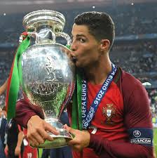 Ronaldo, on the other hand, has been involved in lucrative moves to some of the biggest clubs on the planet, including manchester united, real madrid and current team juventus. Cristiano Ronaldo O Lendario é¦é¡µ Facebook