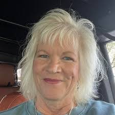 Elizabeth Crim's Instagram, Twitter & Facebook