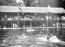 Pertandingan Polo Air Di Kolam Renang Cihampelas Bandung 1923 Kolam Renang Pariwisata Sejarah