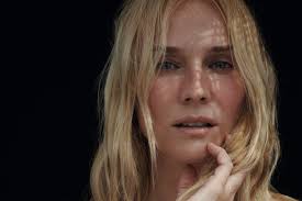 Who is going to stop her now? 👄 Hair done at Rob Peetoom Utrecht!  #robpeetoom #pixiecut #lookgoodfeelgood