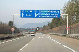 Die mautgebühren des tunnels liegen aktuell für eine einfache fahrt bei 7,20 euro für alle pkws mit und ohne anhänger. Karawankentunnel War Nach Fahrzeugbrand Gesperrt In Karawankentunnel 5 Minuten Nachrichten Aktuelles