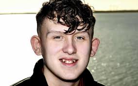 Silas blev fjernet fra sin familie og anbragt på det ene opholdssted efter  det andet: Var bare 14 år, da han endte som hjemløs narkoman