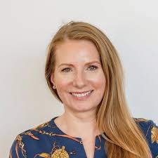 Julia Flannery's Instagram, Twitter & Facebook