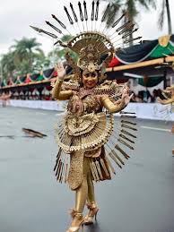 Jember fashion carnaval or jfc (indonesian karnaval busana jember) is an annual carnival held in the east java city of jember. Perjalanan Dynand Fariz Besarkan Jember Fashion Carnaval Dari Pesta Kampung Hingga Berkelas Dunia Lifestyle Liputan6 Com
