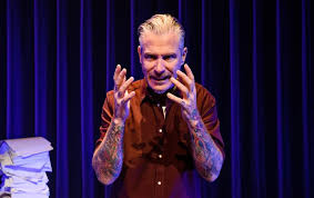 Eric corton (oosterbeek, 11 januari 1969) is een nederlandse zanger, acteur, diskjockey en buitengewoon ambtenaar van de burgerlijke stand. Eric Corton Neemt In Carre Afscheid Van Theatersolo Ma Show Ad Nl