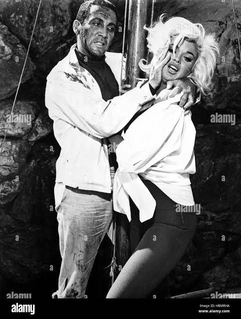 DOG EAT DOG, (aka WHEN STRANGERS MEET, aka EINER FRISST DEN ANDEREN), from  left, Cameron Mitchell, Jayne Mansfield, 1964 Stock Photo - Alamy