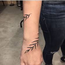 Pin De Liridona Duraku Em Tatto Tatuagem Feminina Na Mao Tatuagem Piercing Tatuagem