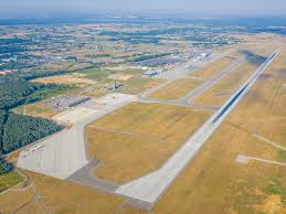 Lotnisko jest główną bazą polskich linii lotniczych lot i bazą operacyjną wizz air. Katowice Airport Inwestycje Za 600 Milionow Co Powstaje Www Slaskibiznes Pl