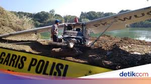Black box ditemukan penyebab pesawat jatuh dapat terungkap. Selidiki Penyebab Jatuh Bangkai Cessna Dievakuasi Ke Bandara Cirebon