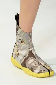 Defile Maison Margiela Printemps Ete 2017 Pret A Porter Avec Images Idees De Mode Chaussure Minimaliste Margiela