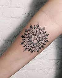 Mandala Tattoo 18 Magische Motive Und Ihre Bedeutung Mandala Tattoo Design Small Mandala Tattoo Mandala Tattoo
