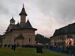 Creștinii ortodocși îi pomenesc pe 21 mai / 3 iunie pe sfinții împărați constantin și elena, cei în tocmai cu apostolii. Biserica Ortodoxa De Stil Vechi Sf M Mc Ioan Cel Nou Suceava Startseite Facebook