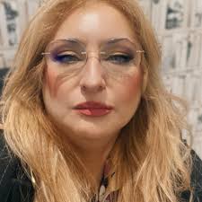 Ci hai insegnato che il tempo può essere diretto con il cuore, non solo con  la bacchetta. Persona delicata e spirituale, uomo corretto che ha sempre  costruito e mai distrutto. Resti un'armonia