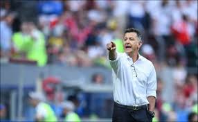 El colombiano juan carlos osorio, exseleccionador de méxico y paraguay, fue anunciado este miércoles como nuevo entrenador del américa osorio también fue el seleccionador mexicano con el mejor porcentaje de efectividad en las últimas tres décadas, al ganar 33 partidos con 9 empates y 10. Juan Carlos Osorio Se Defiende Esa Pregunta Se Las Hice Contra Alemania