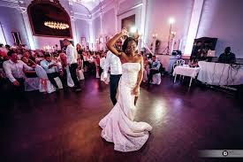 ▶ hochzeit in krefeld kontaktdaten ⏲ öffnungszeiten bewertungen das telefonbuch ihre.es sind brancheneinträge zu hochzeit in krefeld gefragt? Der Eroffnungstanz Bei Stephanie Leifs Hochzeit In Hattingen Einfach Nur Wow Die Deutsch Afrikanische Hochze Formal Dresses Mermaid Formal Dress Dresses