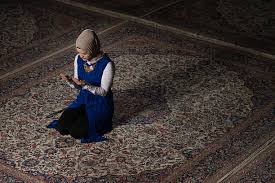 Bayangkan jika dilamar oleh dua jejaka, macam mana mahu buat pilihan? Cara Solat Istikharah Doa Lengkap Yang Korang Boleh Amal Untuk Cari Jodoh Remaja