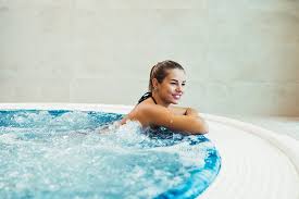 If you have a heated pool, it's easy to also enjoy your pool during the winter. How Does A Swimming Pool Heat Pump Work In Winter