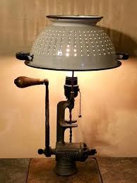 Das Mahlwerk Industrielle Lampe Mit Einem Oldtimer Fleischwolf Und Sieb Perfekt Fur Eine Kuche Oder Esszimmer Wenn Sie Bauern Industrial Lamp Diy Lamp Lamp