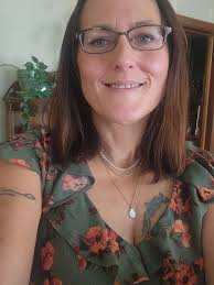 I need some pros and cons to dying my hair black 😂 yes I'm one of the  "must dramatic change my hair" often types. I've avoided black for 7 years  now. Always