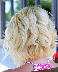 Clever, denn kein anderes styling hat eine volle mähne so sehr im griff, wie dieses. 22 Fabelhafte Bob Frisuren Fur Dickes Haar Kurzhaar Frisuren
