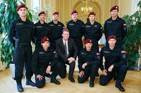 Passagiere, besatzung und maschine in der luft schützen und mögliche gefahren abwehren. Wm Titel Fur Einsatzkommando Cobra Wiener Neustadt