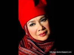 Datang seorang pemuda dapat melebur hatinya memetik oh cintanya kini berjalan dengan pasangan tak hirau lagi dengan jualan. Lirik Lagu Gadis Dan Bunga Rahimah Rahim Moda Moody Lirik Lagu Dunia