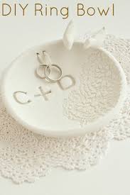 Diy ring holder step by step crafts unleashed. 7 Cool Diy Ring Boxes And Plates Weddingomania