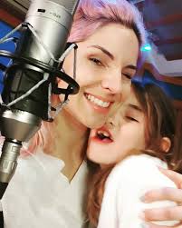 Če kašljamo smo pač z mamo delamo 😍 #mojaljubezen #sia #studiosession