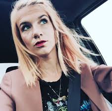 2016 to now trend: First photo: January of 2016 profile picture. Second  photo: Me now. The first photo from 2016, I sent to a friend with the  title: "I'm going to break