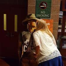 A Kenny Kiss She S Waiting For The Real Deal Maybe When She S In Boston Kenny Chesney Style In Boston