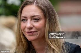 744 Whitney Wolf Photos & High Res Pictures