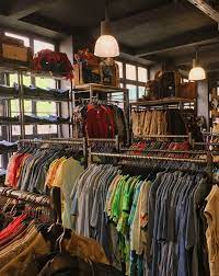 Biasanya barang thrift memiliki harga relatif murah, sehingga kamu dapat lebih menghemat biaya ketika membelinya. Aesthetic Vintage Secondhand Picknweight Shopping Clothes Design Closet Design Thrifting