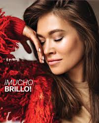 Feliz Día a quienes convierten cada rostro en una obra de arte! Gracias por  hacer magia con cada brocha y transformar la belleza en confianza. ✨ En  OFRA celebramos tu talento, tu