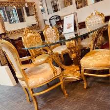 Whatever your requirement, your décor style, and your price range, there's a glass top dining table set for you. Mobel Lippold Mc Home