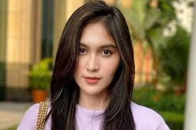 Indeks informasi mengenai artis keturunan aceh serta berita terkini dan terlengkap seputar gaya hidup wanita mulai dari make up, skincare, fashion, percintaan hingga berita para selebriti. Sukses Di Dunia Akting Artis Muda Keturunan Pakistan Ini Ternyata Punya Suara Merdu Sudah Tahu Semua Halaman Kids