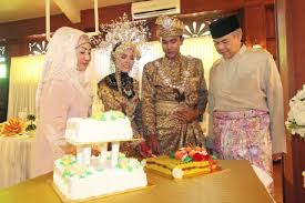 Hamidah binti khamis is the malaysian who has been the spouse and wife of ahmad zahid hamidi, the 9th president of united malays national organisation since 2018, and former deputy prime minister of malaysia for faster navigation, this iframe is preloading the wikiwand page for hamidah khamis. Tpm Isteri Rai Persandingan Anak Saudara