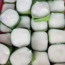 Kuih tepung pelita is made of two layers of rice flour custard, coconut milk and is pandan flavoured. Resepi Kuih Tepung Pelita Asli Cikgu Norazimah