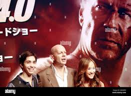 Bruce willis justin long live free or die hard hi-res stock photography and  images