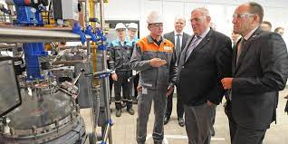Deine ausbildung verläuft nicht wie gewöhnlich nur drei, sondern dreieinhalb jahre. Chempark Leverkusen Nrw Arbeitsminister Karl Josef Laumann Besucht Neuen Ausbildungscampus Bei Currenta Kolner Stadt Anzeiger