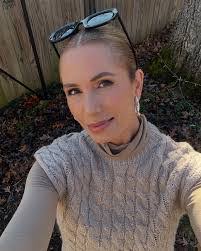 Lourdes Loureiro's Instagram, Twitter & Facebook